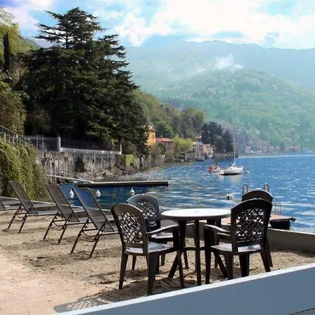 Lakefront Holiday home